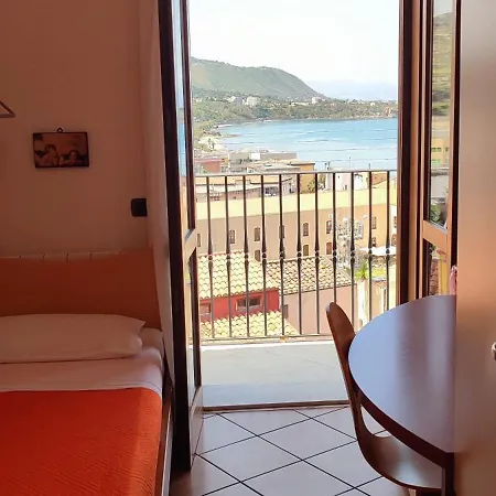 Ruggero House Apartman *